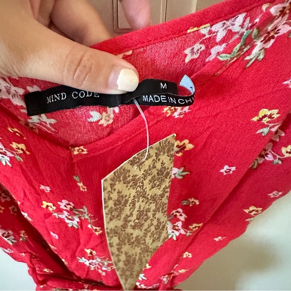 NWT HUNNI’S Red Floral Tie Waist Jumpsuit - Picture 4 of 6